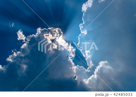 入道雲 夏雲 見上げる空の写真素材 [42485033] - PIXTA