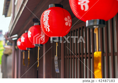 軒先の提灯の写真素材 [42487183] - PIXTA