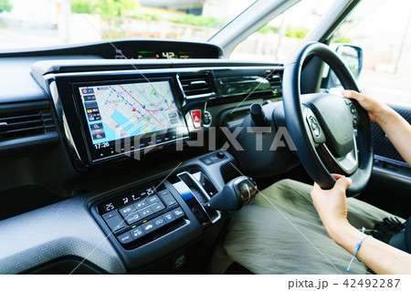 運転席とカーナビ 運転席とカーナビ 42492287