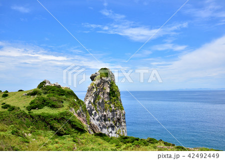猿岩　日本の奇岩百景　長崎県壱岐市　壱岐市勝本町　遠望は対馬　 42492449