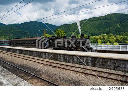 静岡県 大井川鐵道 千頭駅のホームに入線したSL列車 静岡県 大井川鐵道 千頭駅のホームに入線したSL列車 42495683