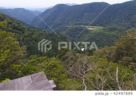 【重要文化財】三徳山 三佛寺 文殊堂からの眺望 【重要文化財】三徳山 三佛寺 文殊堂からの眺望 42497899