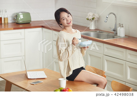 韓国人 女性 女 42498038