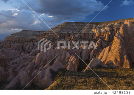 トルコ カッパドキア オレンジ色に染まったローズバレー トルコ カッパドキア オレンジ色に染まったローズバレー 42498158