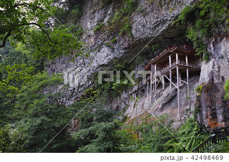 【国宝】三徳山 三佛寺（三仏寺）投入堂（奥院・蔵王殿）コピースペース 42498469