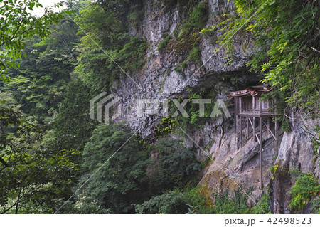 【国宝】三徳山 三佛寺（三仏寺）投入堂（奥院・蔵王殿）コピースペース 42498523