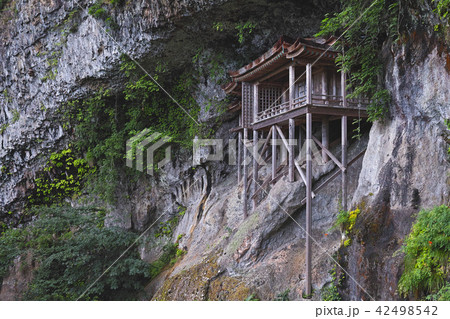 【国宝】三徳山 三佛寺(三仏寺)投入堂(奥院・蔵王殿) 【国宝】三徳山 三佛寺(三仏寺)投入堂(奥院・蔵王殿) 42498542