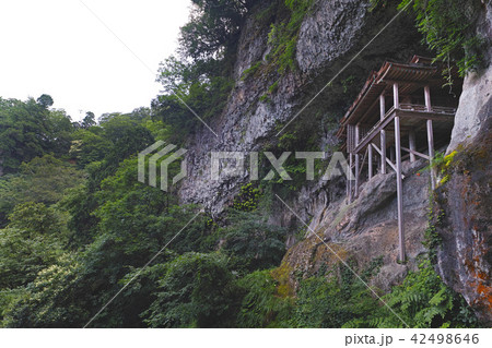 【国宝】三徳山 三佛寺（三仏寺）投入堂（奥院・蔵王殿）コピースペース 42498646