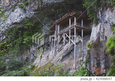 【国宝】三徳山 三佛寺(三仏寺)投入堂(奥院・蔵王殿) 【国宝】三徳山 三佛寺(三仏寺)投入堂(奥院・蔵王殿) 42498647