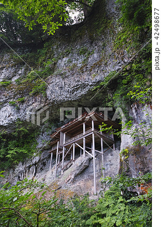 【国宝】三徳山 三佛寺（三仏寺）投入堂（奥院・蔵王殿）コピースペース 42498677