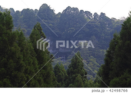 【国宝】三徳山 三佛寺（三仏寺）投入堂（奥院・蔵王殿）遙拝所から 42498766