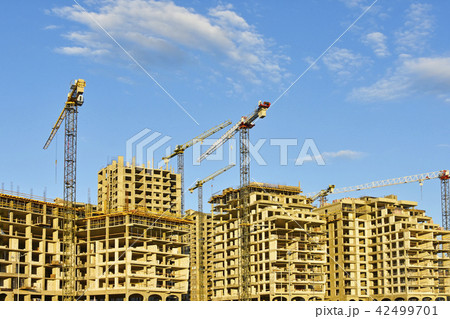 Tower cranes against building under construction 42499701