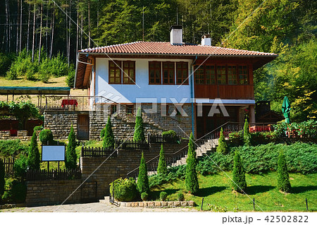 House on Hill Slope House on Hill Slope 42502822