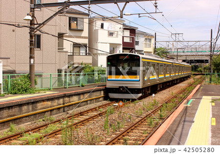 鶴見線鶴見小野駅を発車した浜川崎行電車(1) 鶴見線鶴見小野駅を発車した浜川崎行電車(1) 42505280