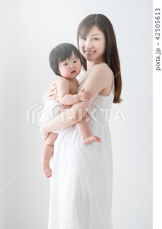 母子イメージ、育児 母子イメージ、育児 42505613