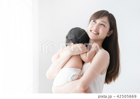 母子イメージ、育児 42505669