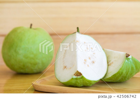 goiaba on wooden box 42506742