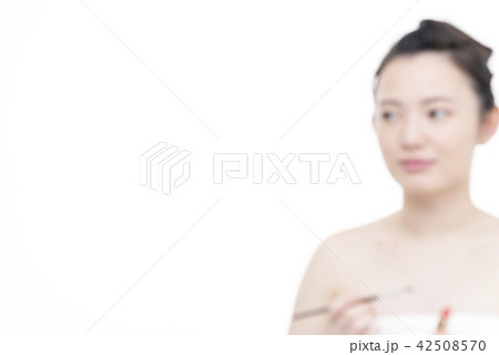 アウトフォーカス　若い女性のビューティーイメージ　口紅 42508570