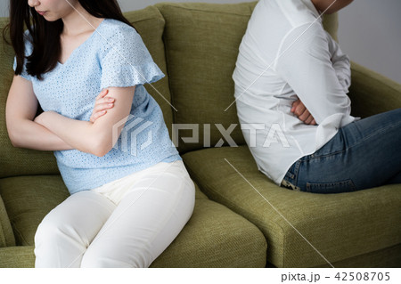 険悪なカップルイメージ 42508705