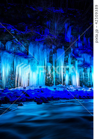 三十槌の氷柱 みそつちのつらら ライトアップ夜景 (埼玉県秩父市) 2018年2月 三十槌の氷柱 みそつちのつらら ライトアップ夜景 (埼玉県秩父市) 2018年2月 42509389