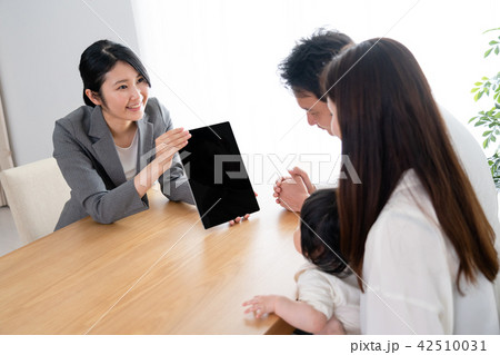 赤ちゃんの保険を検討 赤ちゃんの保険を検討 42510031