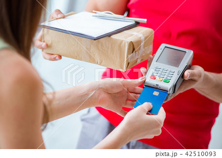 Parcel delivery being paid with pos and credit card Parcel delivery being paid with pos and credit card 42510093