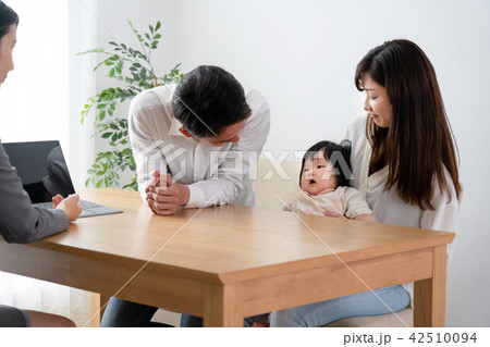 赤ちゃんの保険を検討 42510094