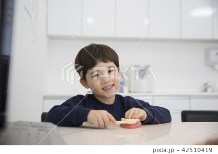 男 男性 男の子 42510419