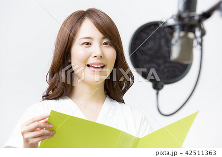 若い女性（ナレーター） 42511363