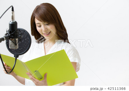 若い女性(ナレーター) 若い女性(ナレーター) 42511366