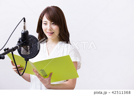 若い女性（ナレーター） 42511368
