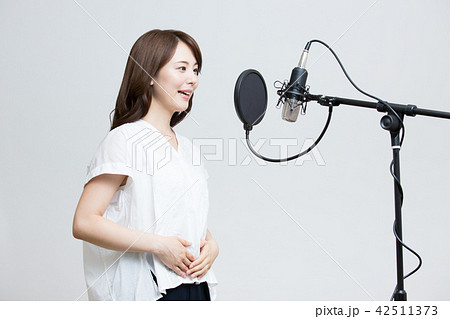 若い女性(ボーカルレッスン) 若い女性(ボーカルレッスン) 42511373