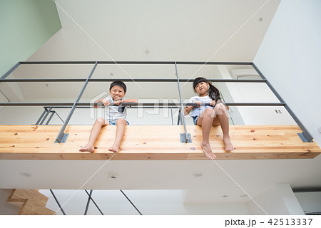 吹抜けのあるリビング 42513337