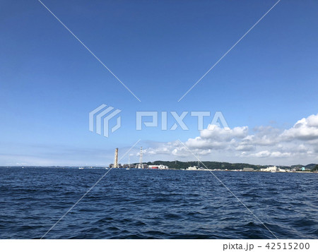 東京湾海上より、久里浜を望む 42515200