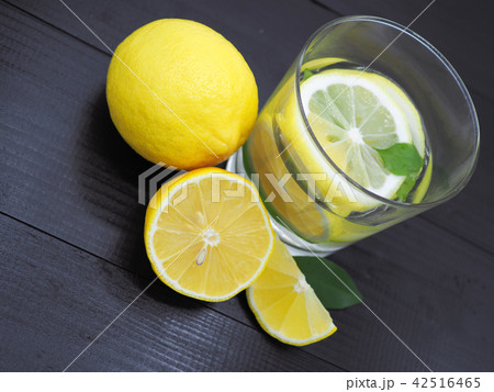 Fresh lemon juice in small bowl and lemon slice 42516465