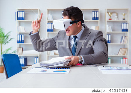 Businessman with virtual reality glasses in the office 42517433