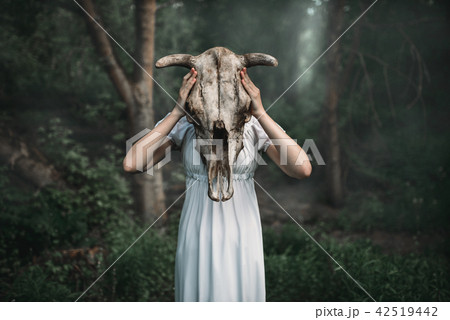 Victim with skull of the animal instead of head 42519442
