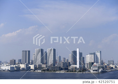 日本の東京都市景観　青空と雲・東京五輪開幕まで２年。五輪選手村などを望む＝2018年7月24日撮影 42520751