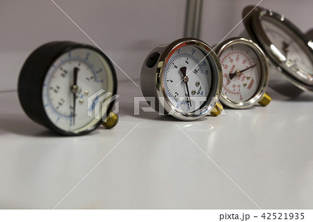 Pressure Gauges ; For air pressure checking 42521935