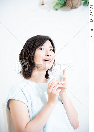 女性 水 ライフスタイル 女性 水 ライフスタイル 42522423