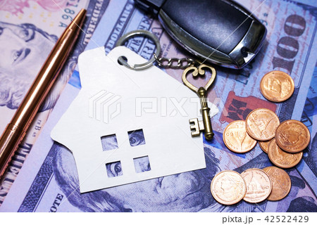 House's key and coin on background dollar banknote 42522429