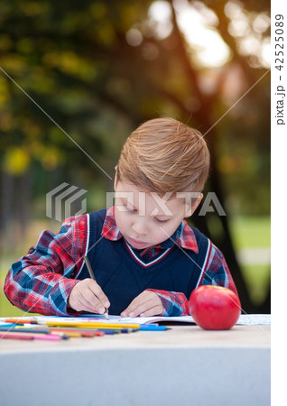 Talented handsome little boy 42525089