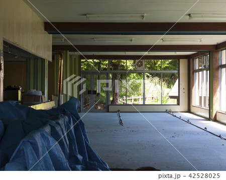 廃屋になった食堂 42528025