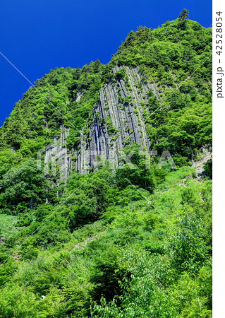 夏の秋山郷布岩 42528054