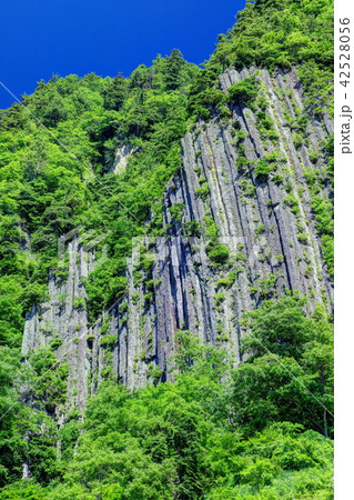 夏の秋山郷布岩 42528056