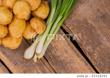 Potatoes and green onions harvest. 42528291