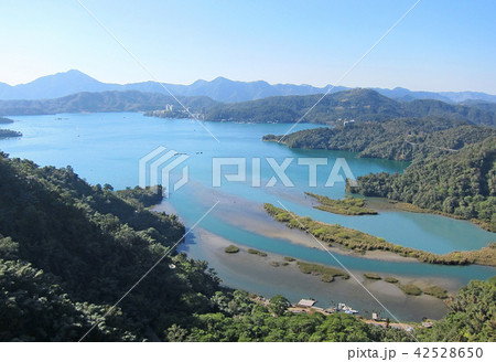 台湾　南投県　日月潭 (にちげつたん)　全景 42528650
