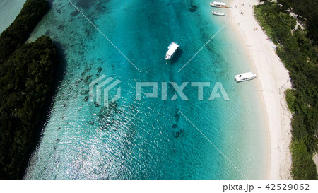 ドローン映像:石垣島の川平湾 ドローン映像:石垣島の川平湾 42529062