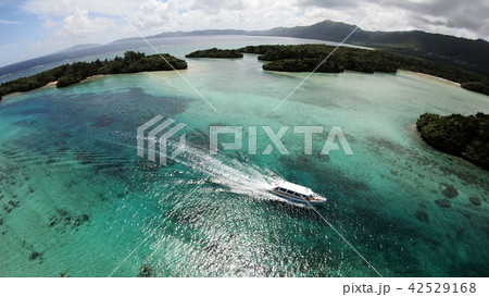 ドローン映像:石垣島の川平湾 ドローン映像:石垣島の川平湾 42529168