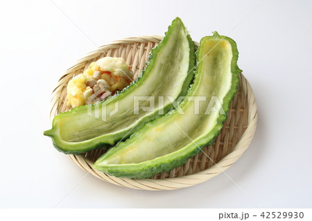 ニガウリの下拵え ニガウリの下拵え 42529930